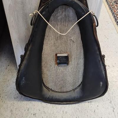 Antique horse collar clock