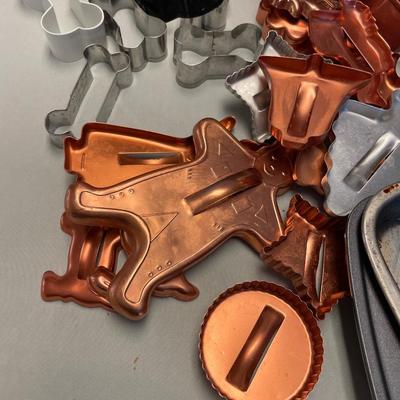 Baking items & cookie cutters