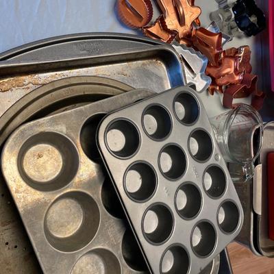 Baking items & cookie cutters