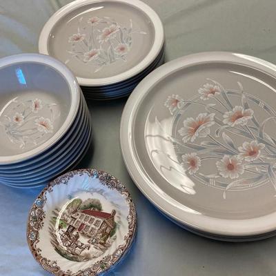 Noritake Stoneware Ice Flowers & Heritages Hall small fruit bowls