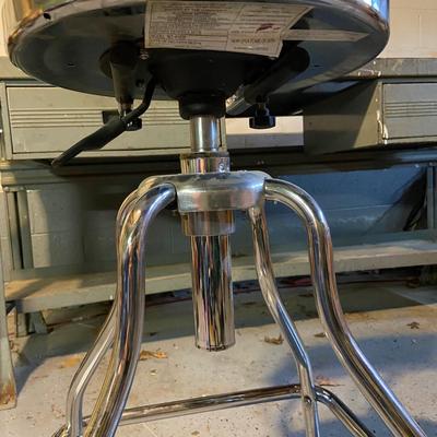 Hydraulic Craftsman Stool (B2-BM)