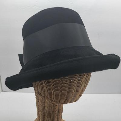 Vintage Eric Javits Black Felt Cloche Hat With Bow
