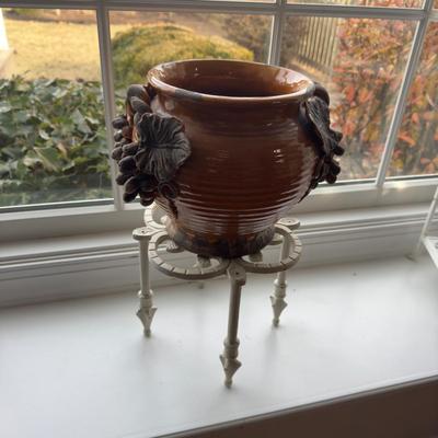 385 Ceramic Grapevine Design Decorative Pot with Stand