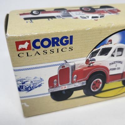 Corgi Classic Fire Truck 1995 NIB
