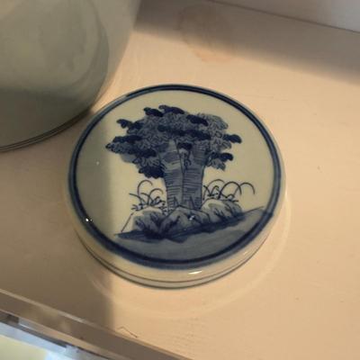 407 Vintage Blue and White Ginger Jar