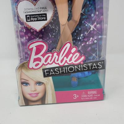 2012 Barbie Fashionista Doll