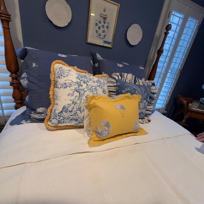 426 White MALABAR GROVE Queen Bedding with Bedskirt and Accent Pillows