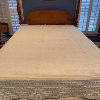 Sale Photo Thumbnail #424: comes with 14" drop bedskirt with two standard pillow shams and queen quilt 
( one spot)