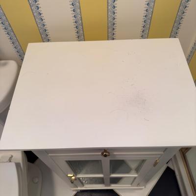 434 Vintage White Single Drawer / Door Stand