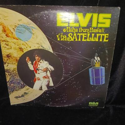 2 ELVIS PRESLEY VINYL RECORD ALBUMS