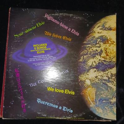 2 ELVIS PRESLEY VINYL RECORD ALBUMS