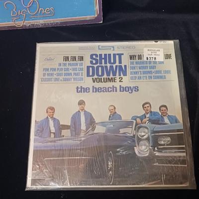 2 BEACH BOYS VINYL RECORD ALBUMS