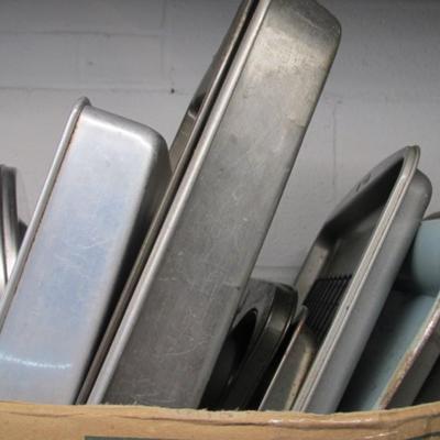 Assortment Of Baking Pans & Sheets