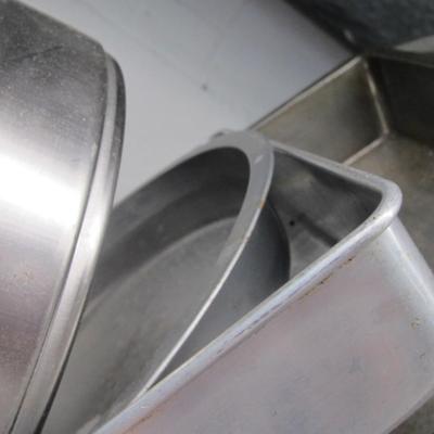 Assortment Of Baking Pans & Sheets