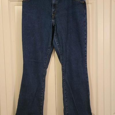 Women's Levi's 550 Classic Relaxrd Boot Cut Jeans Size 14M