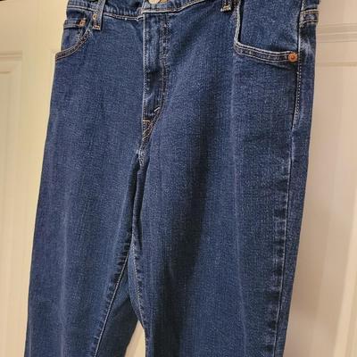 Women's Levi's 550 Classic Relaxrd Boot Cut Jeans Size 14M