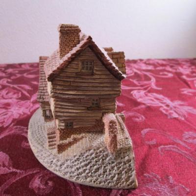 David Winter cottage "Market Street"