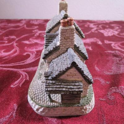 David Winter cottage "Y Ddraig Goch"