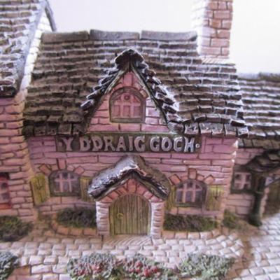 David Winter cottage "Y Ddraig Goch"