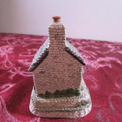 David Winter cottage "Y Ddraig Goch"