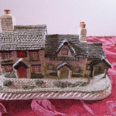 David Winter cottage "Y Ddraig Goch"