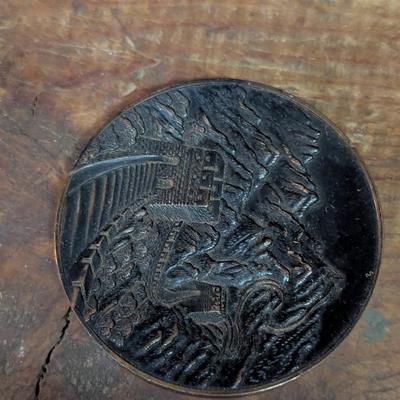 Japanese Currency & Great Wall Of China Souvenir Coin