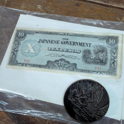 Japanese Currency & Great Wall Of China Souvenir Coin