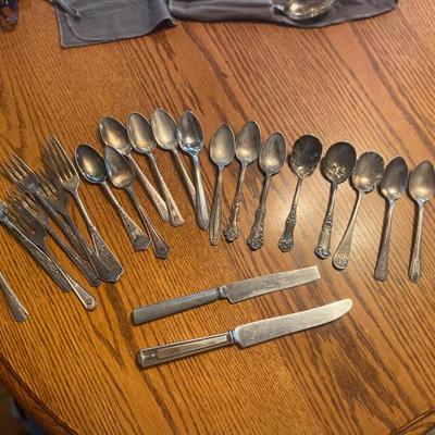 RANDOM ASSORTMENT OF SILVER PLATED ANTIQUE FLATWARE
