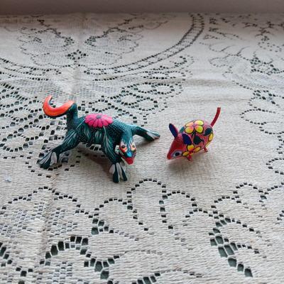 2 SMALLER ALEBRIJE HAND CRAFTED AND SIGNED OAXACAN LIZARD AND MOUSE