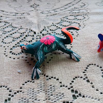 2 SMALLER ALEBRIJE HAND CRAFTED AND SIGNED OAXACAN LIZARD AND MOUSE