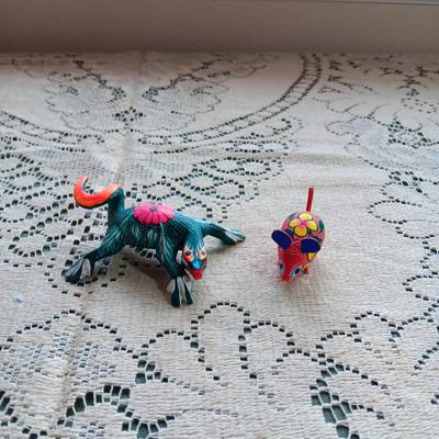 2 SMALLER ALEBRIJE HAND CRAFTED AND SIGNED OAXACAN LIZARD AND MOUSE