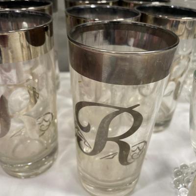 R initial & Anchor bubble foot glasses