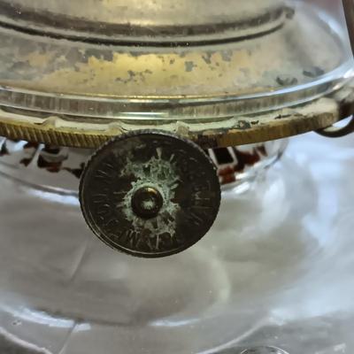 CLEAR GLASS VINTAGE OIL LAMP