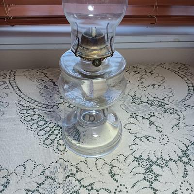 CLEAR GLASS VINTAGE OIL LAMP
