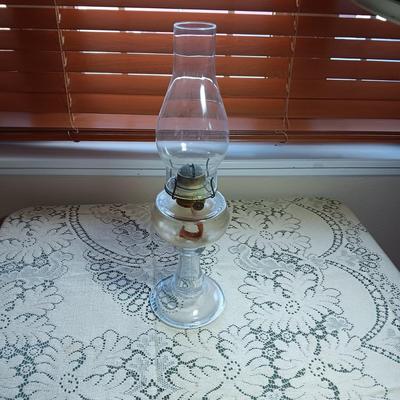 CLEAR GLASS VINTAGE OIL LAMP