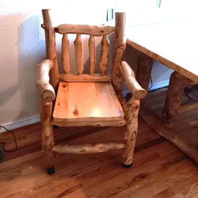 GORGEOUS PINE LOG SLAB DINING TABLE W/2 CAPTAIN, 2 ARMLESS CHAIRS