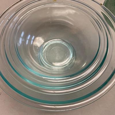 Splatter & clear glass Pyrex bowls