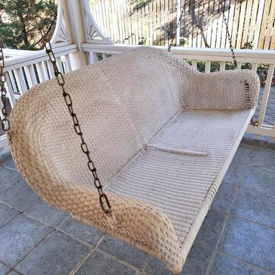 Outdoor White Wicker Hanging Porch Swing (P-SD)