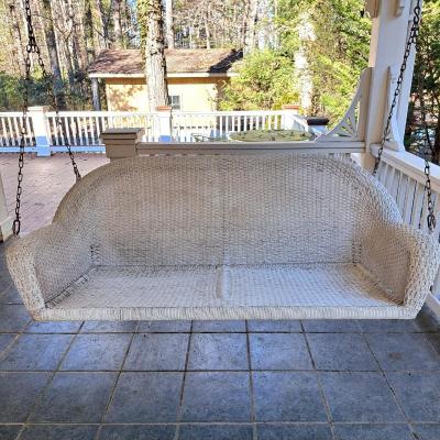 Outdoor White Wicker Hanging Porch Swing (P-SD)