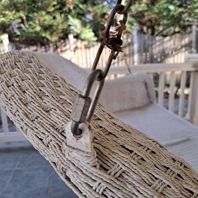 Outdoor White Wicker Hanging Porch Swing (P-SD)