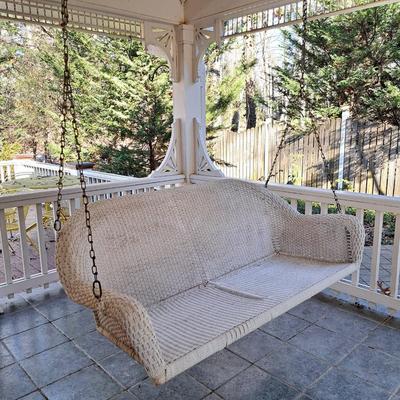 Outdoor White Wicker Hanging Porch Swing (P-SD)