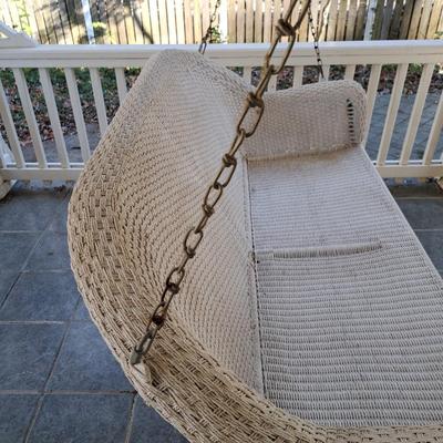 Outdoor White Wicker Hanging Porch Swing (P-SD)