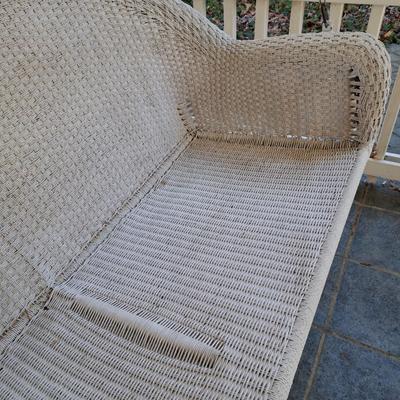 Outdoor White Wicker Hanging Porch Swing (P-SD)