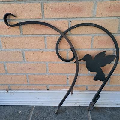 Collection of Garden Art, Hangers, Pots and More (P-SD)