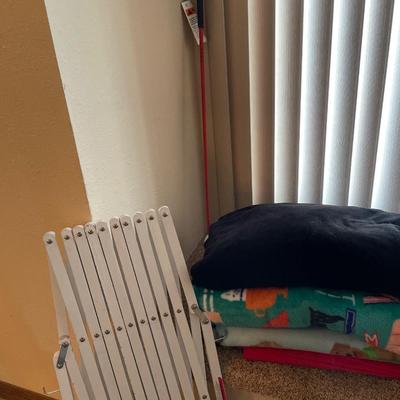 Dog blankets and bed with gate and pointer