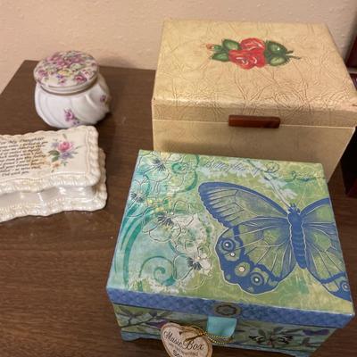 Trinket & jewelry boxes