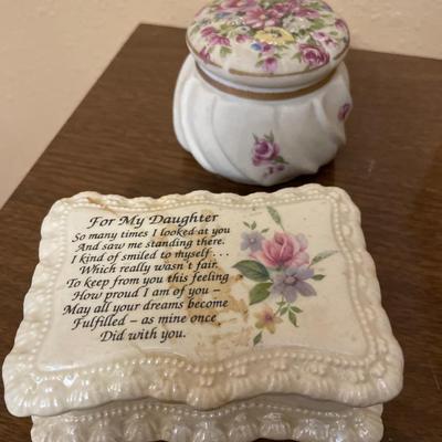 Trinket & jewelry boxes
