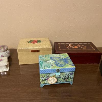 Trinket & jewelry boxes