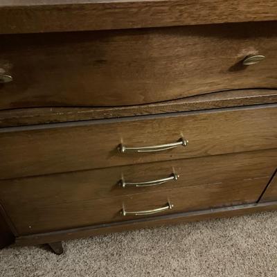 Bassett dresser with mirror