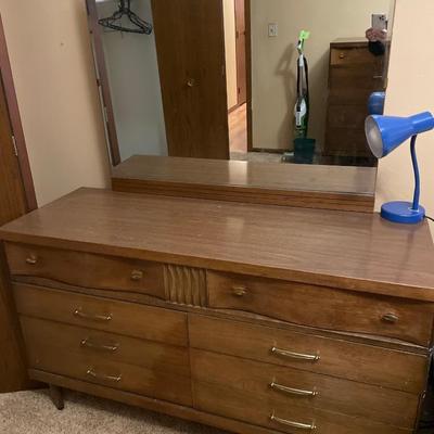 Bassett dresser with mirror